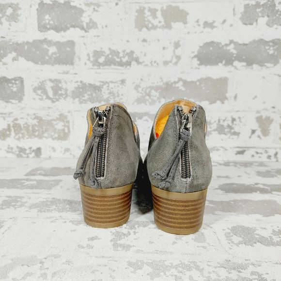 NEW Kenneth Cole Reaction Side Skip Gray Suede Low Heel Ankle Booties T383 - Picture 6 of 11